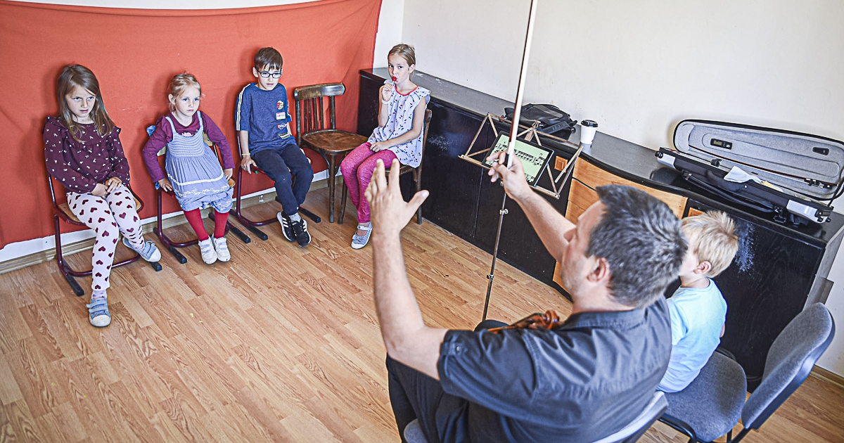 Ingyenes lett a csíkszeredai iskolák 5–8. osztályos diákjai számára a zenei nevelési program